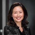 四虎影视内容总监林晓梅，女性，专业照，温暖自信笑容，影视内容策划领域资深专家